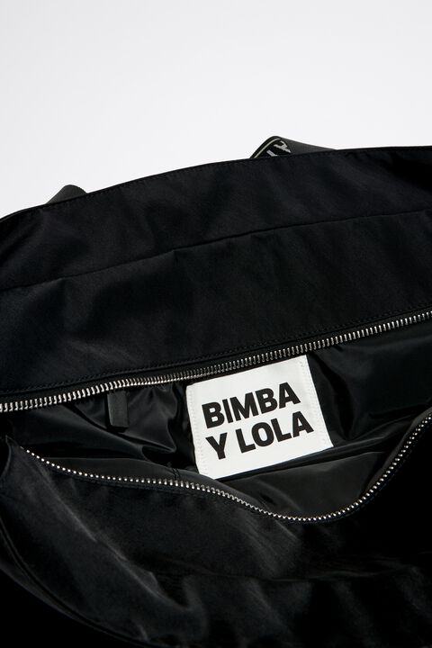 Este bolso negro de Bimba y Lola (que te sirve para cada día), ¡está  rebajado!