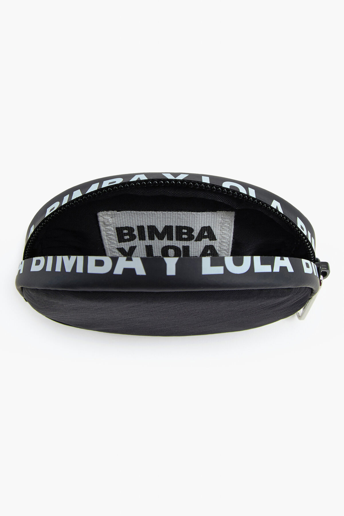 Monedero ovalado nylon negro por 19€ en Bimba y Lola