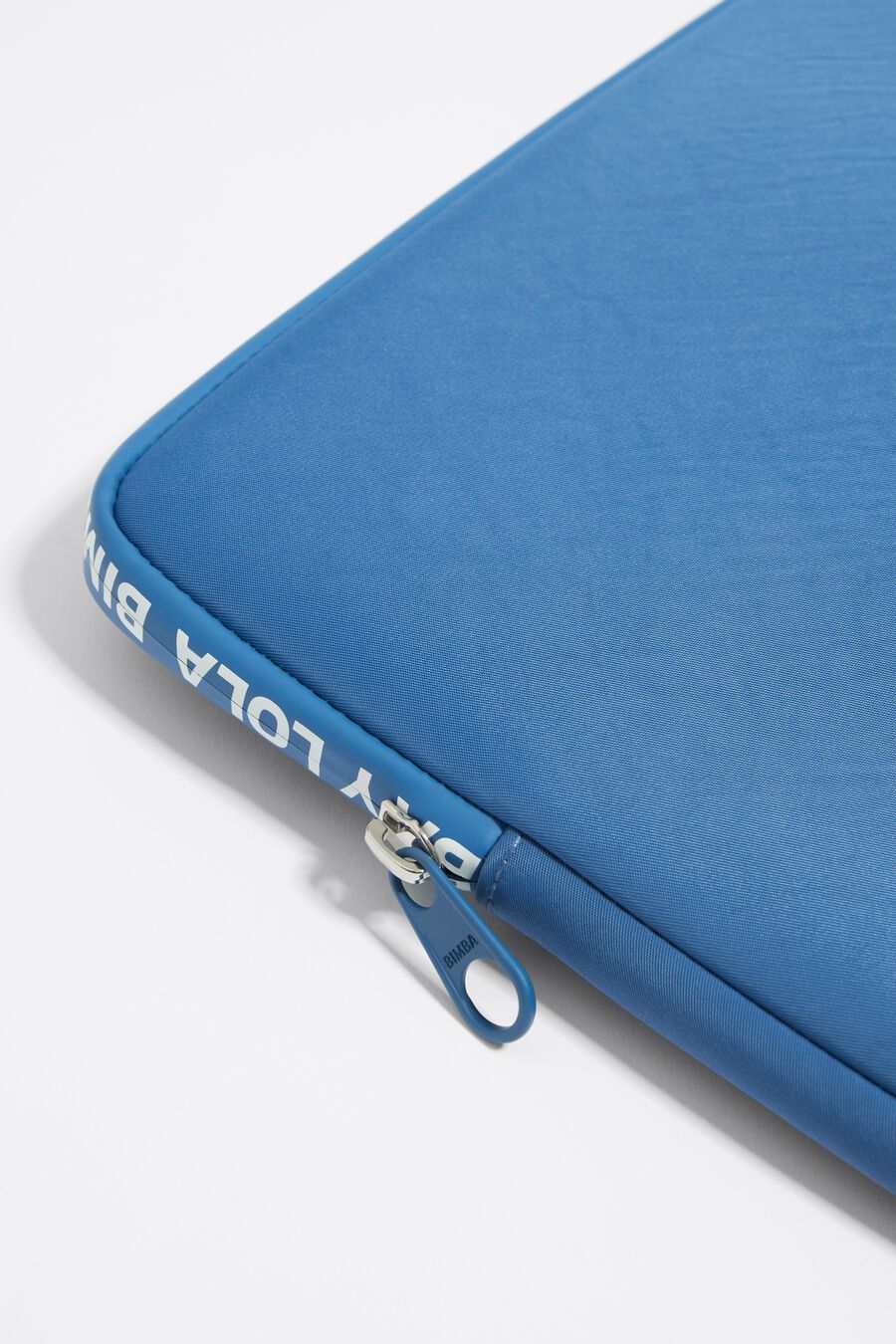 Nylon 13.5 laptop sleeve with XL Chimo