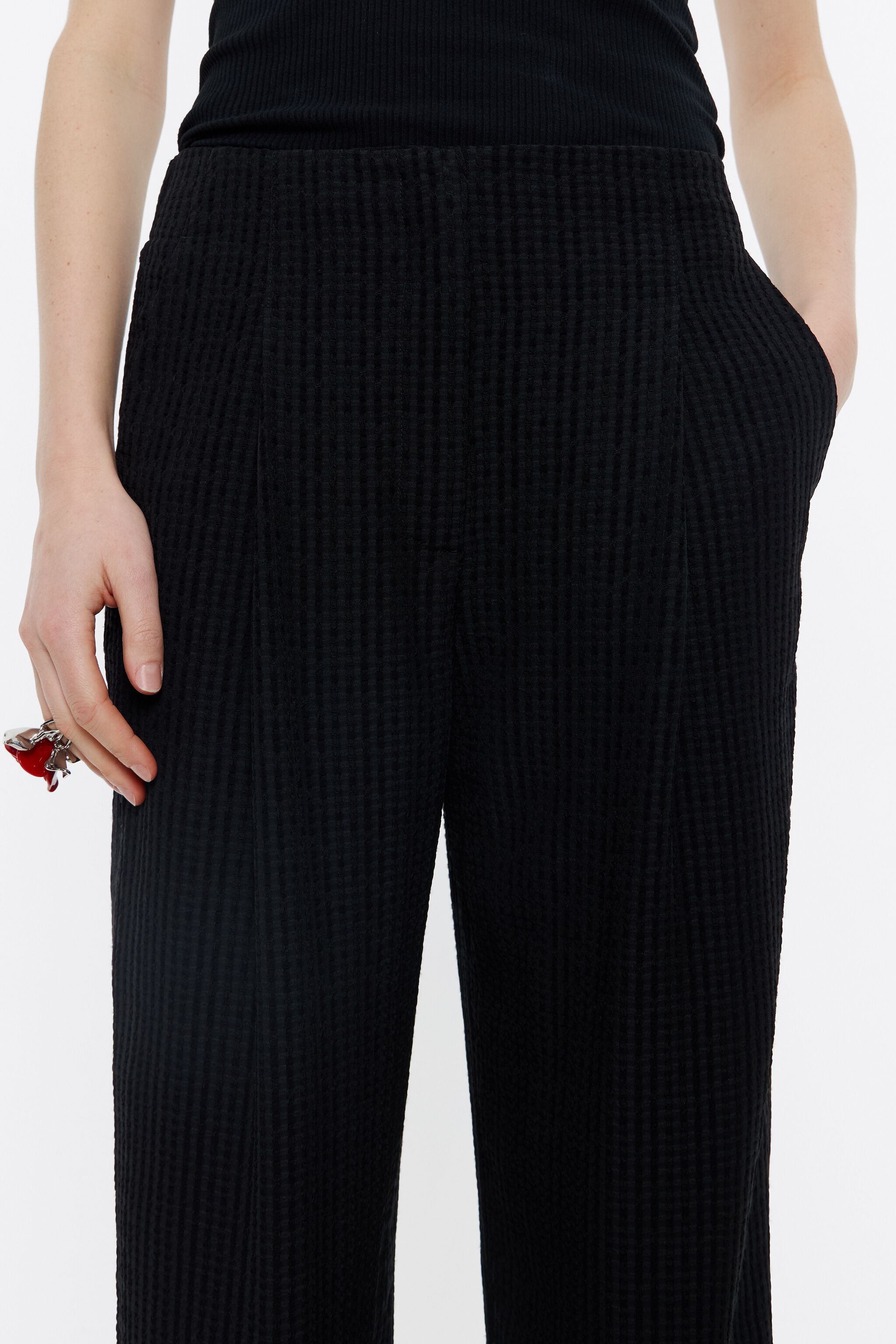 Carrot Fit High waist Trousers | Black | ONLY®